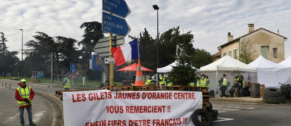 Orange Les Gilets Jaunes Nattendent Rien De Macron Le