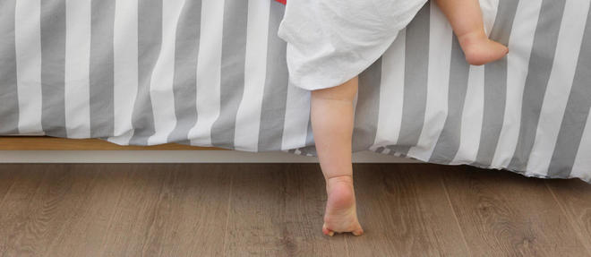  Si cela est possible, à la maison, laissez votre enfant déambuler pieds nus afin que soient stimulés l’équilibre, la coordination et la force musculaire.  ©Mint Images
