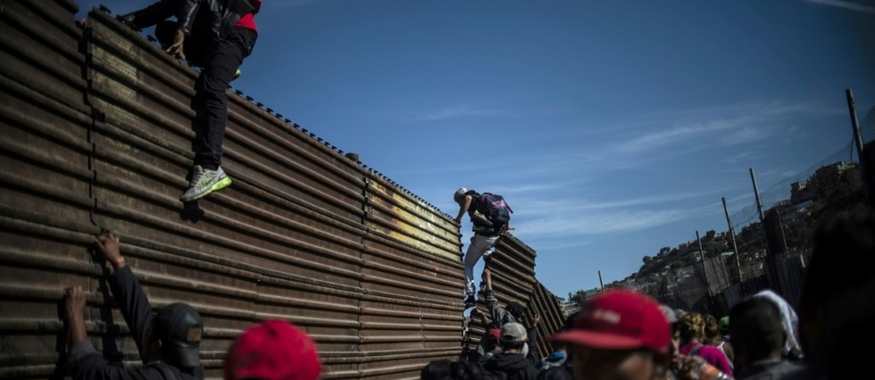 Mexique: la desillusion gagne la caravane de migrants apres l'echec du passage en force