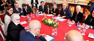  La ministre de la Cohésion des territoires, Jacqueline Gourault (à gauche, cheveux blancs), avec les parlementaires du Bas-Rhin et du Haut-Rhin, à la préfecture de région, à Strasbourg, le 26 octobre.  ©Frederic MAIGROT/REA