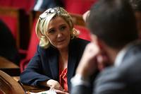 Le Pen et M&eacute;lenchon &agrave; la chasse aux &quot;gilets jaunes&quot;