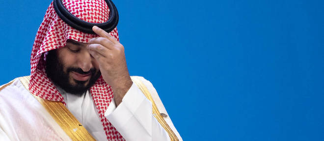 Le prince heritier d'Arabie saoudite, Mohammed ben Salmane, attendant les autres dirigeants etrangers du G20 pour la photo de famille, le 30 novembre 2018, a Buenos Aires. 
 