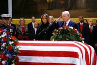 Trump se joint au concert d'hommages &agrave; George H.W. Bush