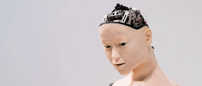 Alter, robot humanoide au Musee national des sciences emergentes et de l'innovation a Tokyo. 