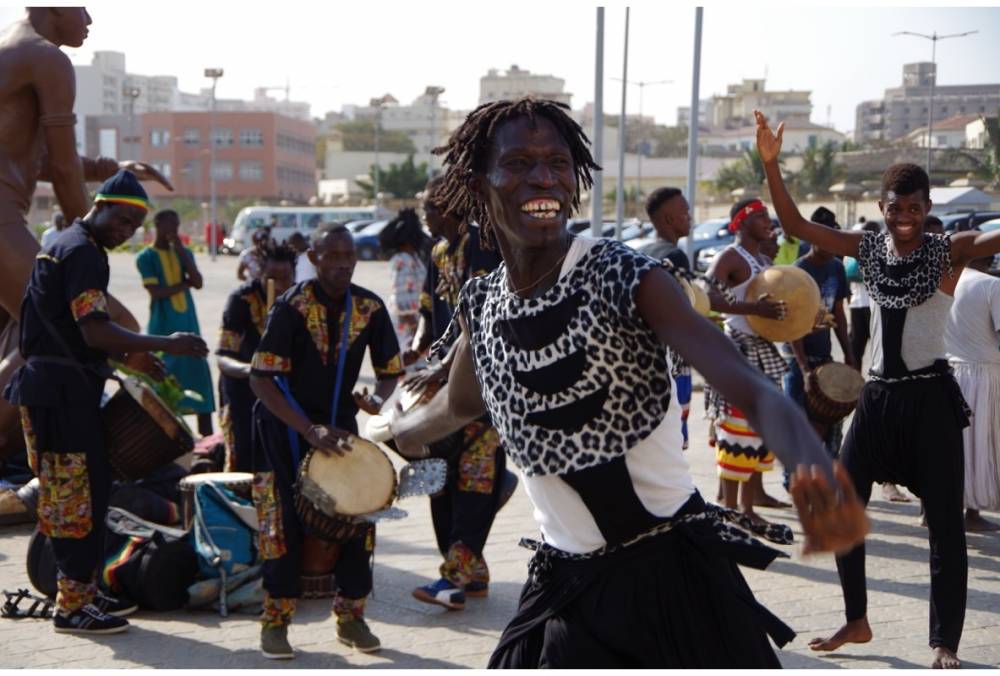 Un danseur emblématique de l'inauguration du Musée des civilisations noires.  ©  Marie Lechapelays