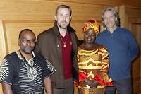 Ryan Gosling derri&egrave;re l'appareil pour illustrer un livre sur la RD Congo