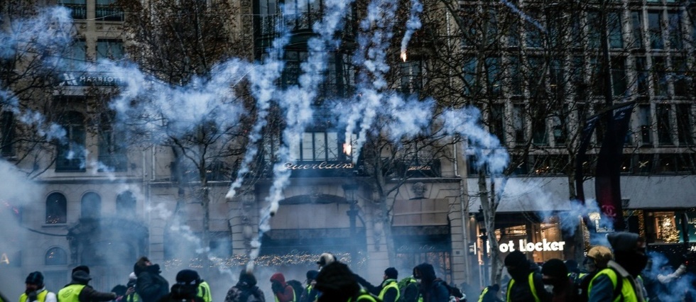 Les Ultras De Droite Et De Gauche Gilets Jaunes De