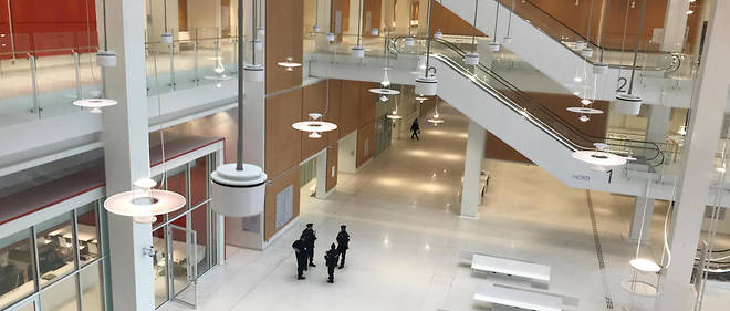 L'agence d'architectes Renzo Piano a concu le palais de Justice de Paris, le plus grand en Europe, et reflechit actuellement a ameliorer sa securite apres une tentative de suicide fin novembre. 