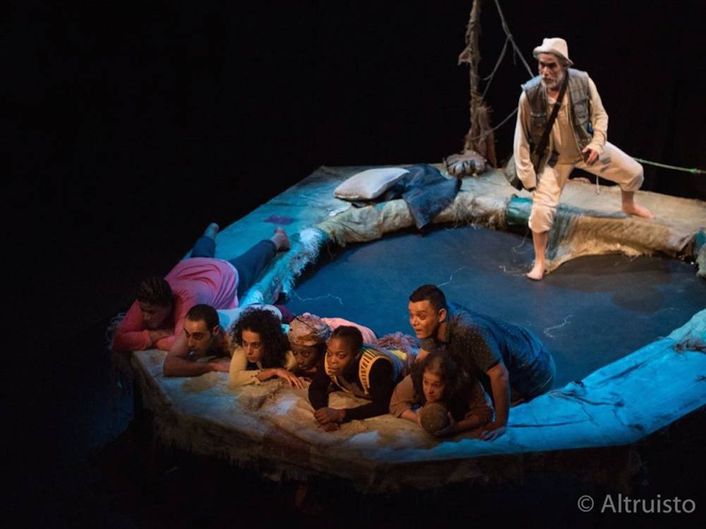 La pièce "Le Radeau" mise en scène par Cyrine Gannoun et Majdi Boumatar. ©  Altruisto