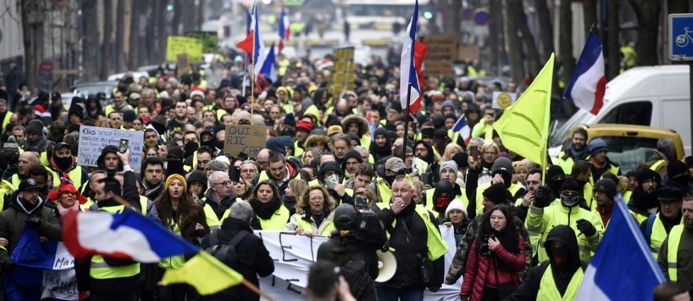 Heurts Et Blessés Lors De La Manifestation De Gilets Jaunes