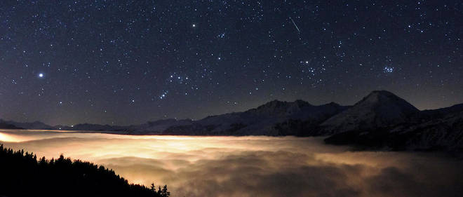 Ciel d'hiver - Winter Sky - Ciel etoile au-dessus des Alpes. Dans le ciel, les constellations du Taureau (a droite), d'Orion (centre), et l'etoile brillante Sirius (bas gauche). Une etoile filante traverse la constellation du Taureau. 3 janvier 2011.