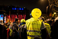  Le 31 décembre, des Gilets jaunes ont passé le réveillon sur les Champs-Élysées.  ©Karine Pierre