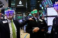 Wall Street chute, assomm&eacute;e par le plongeon de 10% d'Apple