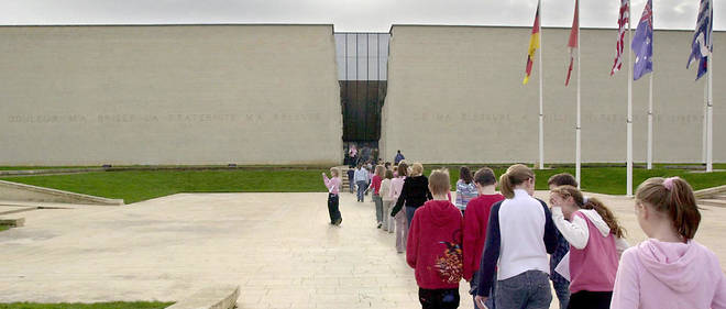 Le Memorial de la Paix a Caen, qui consacre une exposition permanente a la Seconde Guerre mondiale.