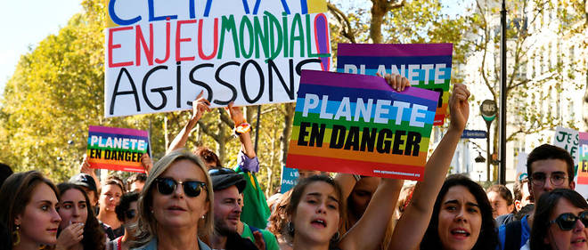 Plus de deux millions de personnes ont signe en moins d'un mois une petition en faveur d'un recours contre l'Etat pour inaction climatique, ont annonce jeudi les quatre ONG a l'origine de l'initiative.