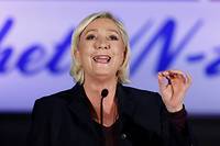 Europ&eacute;ennes: port&eacute;e par les &quot;gilets jaunes&quot;, Marine Le Pen entend &quot;battre Macron&quot;