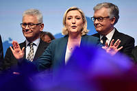  Marine Le Pen à la fin de son meeting à la Mutualité.  ©MUSTAFA YALCIN