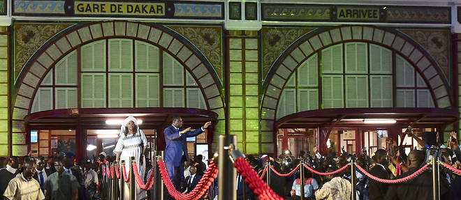 14 janvier 2019 : une date importante pour le president senegalais Macky Sall ici lors de l'inauguration du premier troncon des voies du TER, ouvrage emblematique du Plan Senegal emergent (PSE).
 