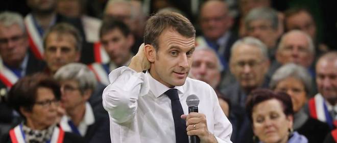 Emmanuel Macron a appele les maires devant lesquels il faisait un discours a faire des propositions pour que la limitation a 80 km/h sur les routes secondaires soit mieux acceptee.