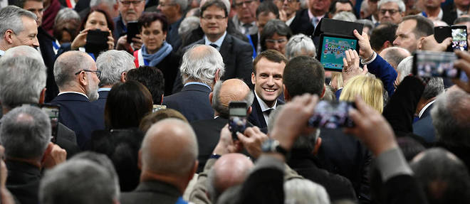 A Bourgtheroulde  dans l'Eure, Emmanuel Macron a lance le grand debat national.