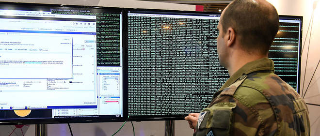 Un soldat francais specialise dans la cyberdefense, au forum international de la cybersecurite de Lille, en janvier 2018. Photo d'illustration.