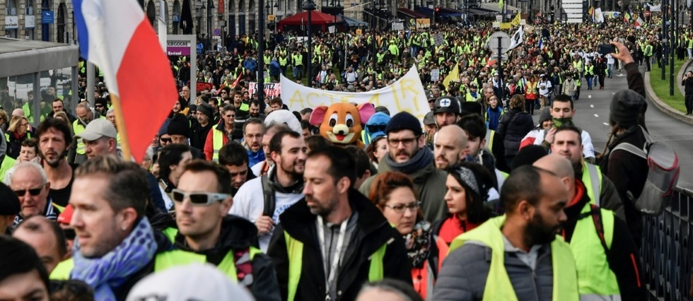 "Gilets jaunes": 4.000 manifestants a Bordeaux, selon la prefecture