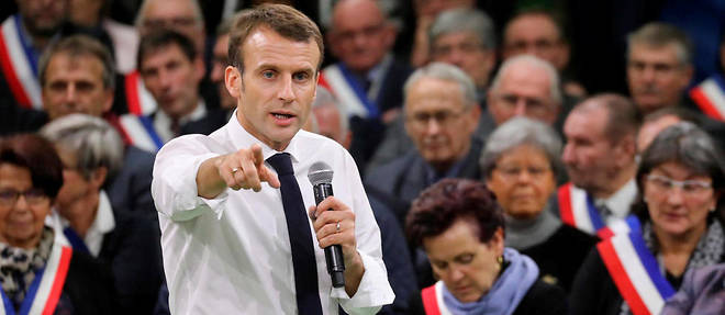 Emmanuel Macron lors de sa rencontre avec 600 maires a Bourgtheroulde, en Normandie.