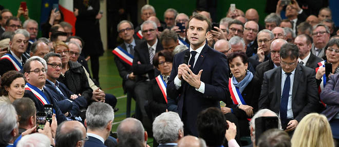 S'il fallait etablir un classement provisoire, Emmanuel Macron sortirait grand gagnant de l'epreuve. 