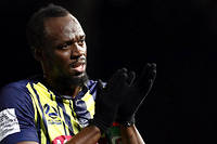 Usain Bolt tire un trait sur le football