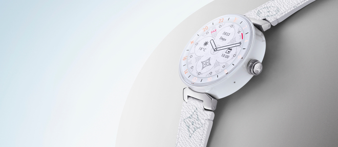  Une montre connectée de luxe entre céramique blanche et City Guide embarqué. 