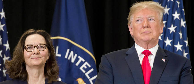 Le president americain Donald Trump aux cotes de la directrice de la CIA Gina Haspel lors de la nomination de cette derniere le 21 mai 2018.
