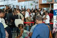 Guyane: des listes d'attente pour embarquer sur Air Coca&iuml;ne