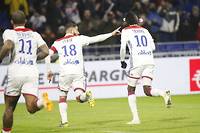  La joie de Nabil Fekir et des joueurs de l'OL, dimanche soir : Lyon met un terme à l'invincibilité du PSG en Ligue 1 grâce à un succès (2-1) au Groupama Stadium.   ©Romain Biard