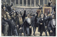  Scandale à la Chambre des députés : l'extrême gauche chante  L'Internationale  au milieu d'une séance en présence de Georges Clemenceau (1841-1929) -  Le Petit Journal , mai 1909. 