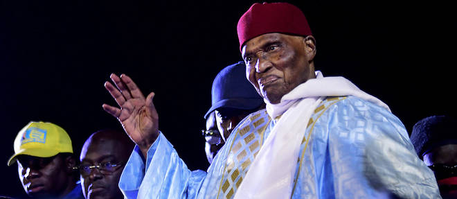 L'ex-chef de l'Etat senegalais veut pousser les candidats retenus par le Conseil constitutionnel au boycott de la presidentielle.