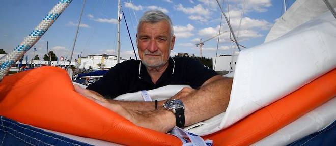 Jean-Luc Van den Heede, vainqueur du Golden Globe (un tour du monde sans assistance et sans outil moderne). Le marin explique << qu'avec le recul lie au fait d'etre isole et seul sur l'ocean, on voit l'actualite avec une certaine fatalite >>.