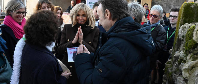 Brigitte Macron et Stephane Bern, une complicite non feinte.