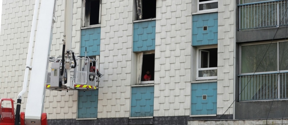 Aulnay-sous-Bois: un mort et deux pompiers grievement blesses dans un incendie