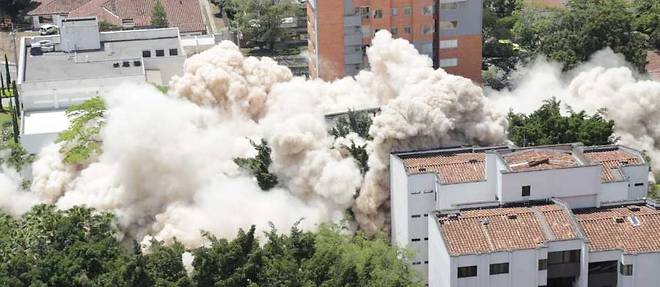 Destruction de l'immeuble qui abritait Pablo Escobar et sa famille.