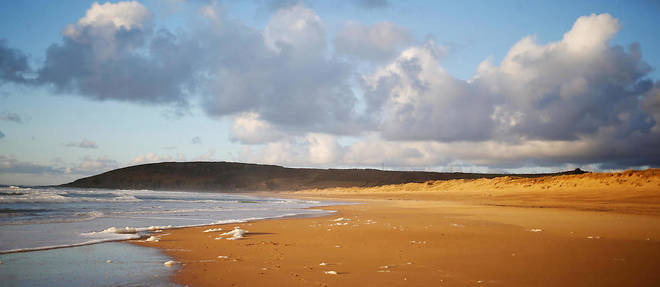 La plage pres de Surtainville, dans la Manche. L'avion transportant Emiliano Sala a disparu des radars a environ 20 kilometres de l'ile proche de Guernesey. 