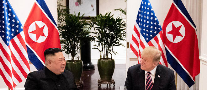 Huit mois apres sa poignee de main historique a Singapour avec le president americain, Kim Jong-un poursuit son offensive de charme diplomatique au Vietnam.