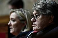 Photos d'exactions de l'EI sur Twitter: le parquet demande un proc&egrave;s pour Marine Le Pen