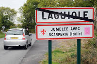  Neuf ans apres avoir saisi le tribunal de grande instance de Paris, le village de Laguiole vient d'obtenir le droit de deposer son propre nom. Image d'illustration. 