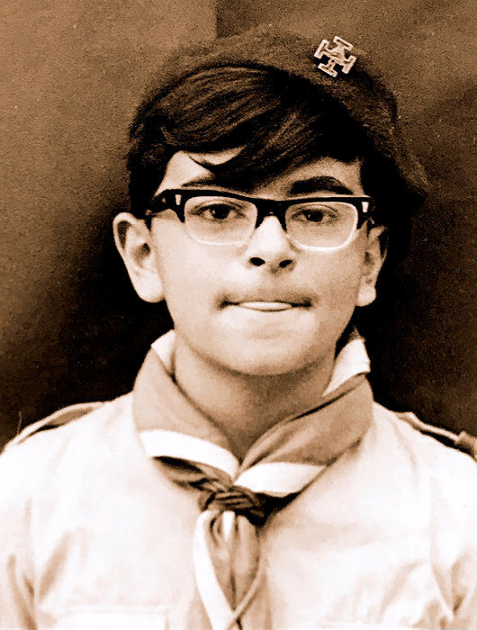 
        Circonflexe. Carlos Ghosn, jeune scout, dans les annees 1960. 
