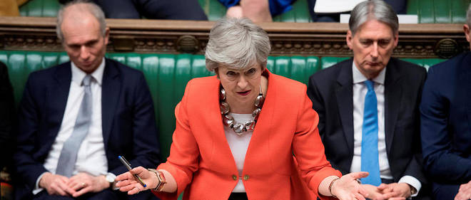 Theresa May devant la Chambre des communes apres le refus de son accord sur le Brexit.