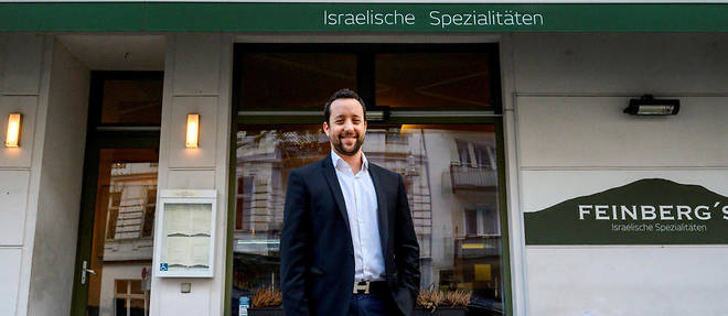 Yorai Feinberg tient un restaurant de specialites israeliennes a Berlin.  