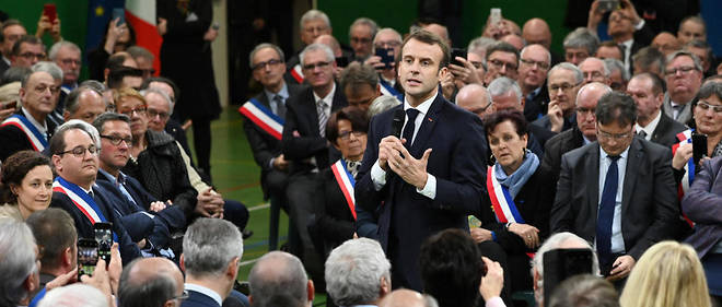 S'il fallait etablir un classement provisoire, Emmanuel Macron sortirait grand gagnant de l'epreuve. 