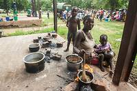 Au Malawi inond&eacute;, les d&eacute;plac&eacute;s s'entassent dans des camps bond&eacute;s