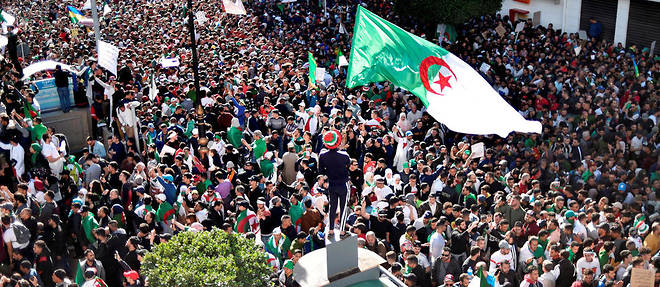 Les Algeriens sont descendus en nombre dans les rues du pays ce vendredi 15 mars 2019. 