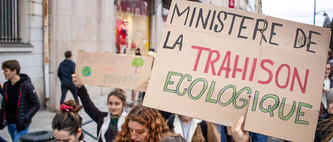 A Lyon, Rennes, Strasbourg, ils etaient plusieurs milliers a defiler pour protester contre ce qu'ils denoncent comme l'inaction climatique de l'Etat.